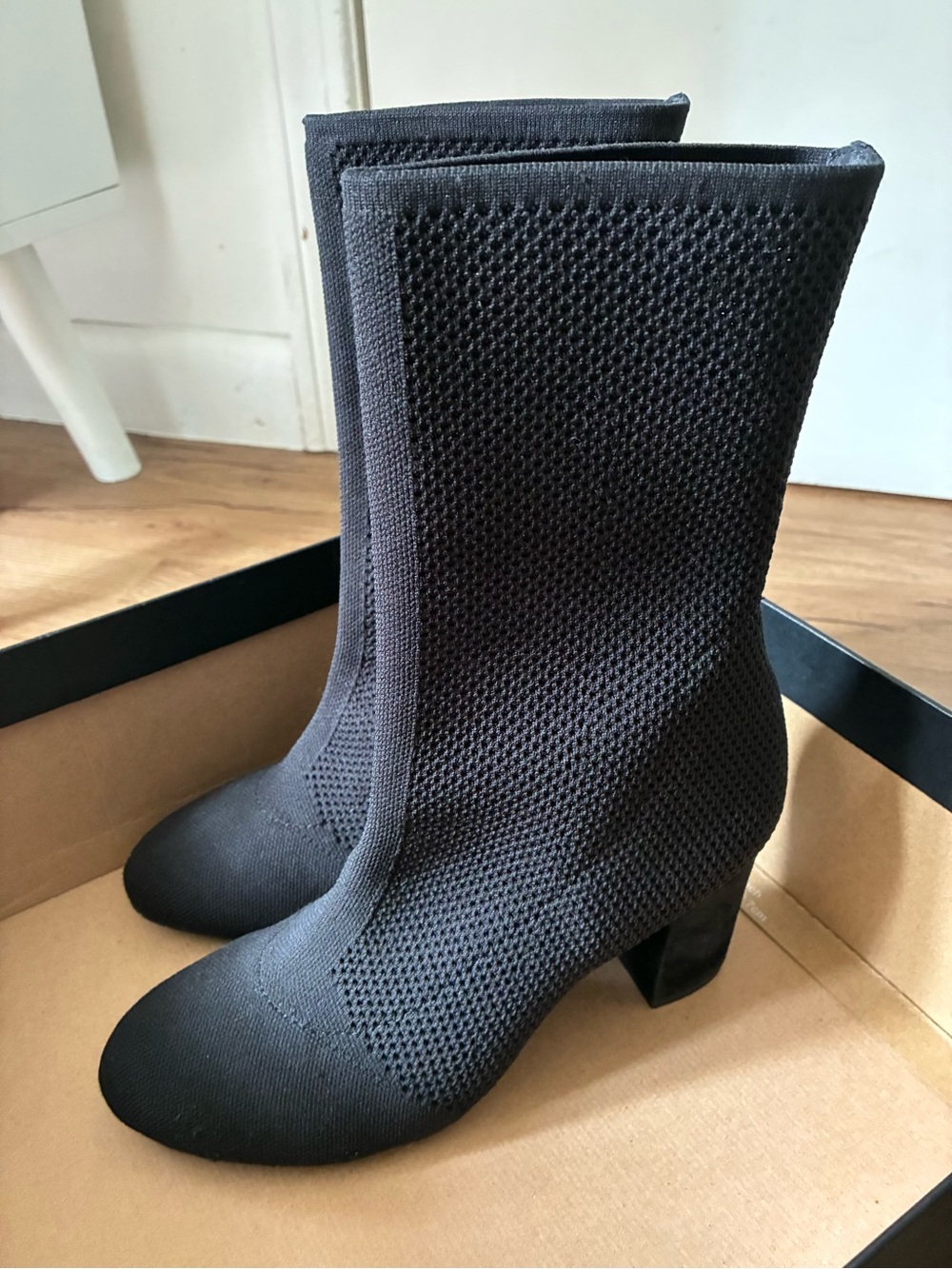 Like New Kenneth Cole Black Knit Mid-Calf Block Heel Boots - Women size 8